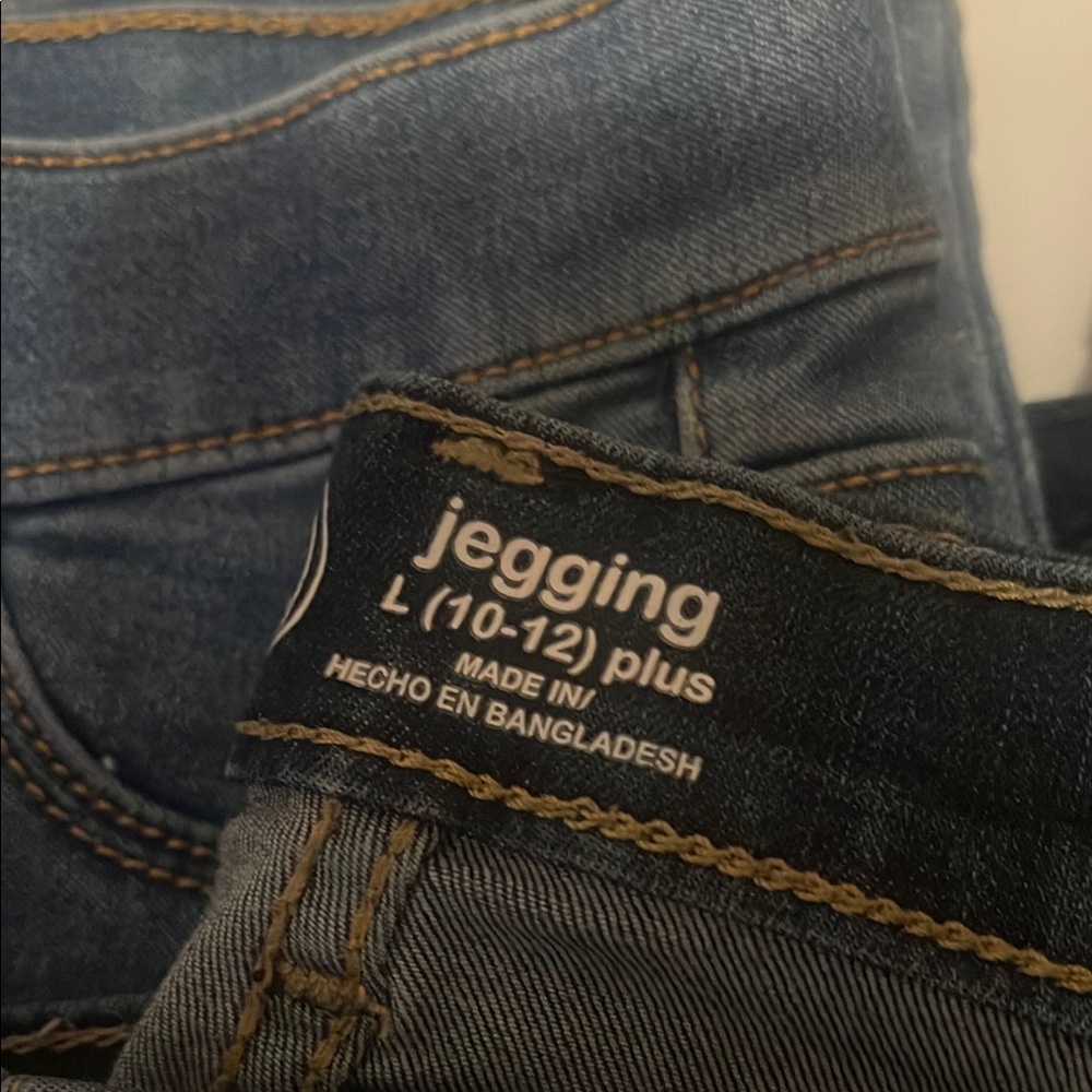 Dark Wash Denim Jeans Bundle - Picture 3 of 6